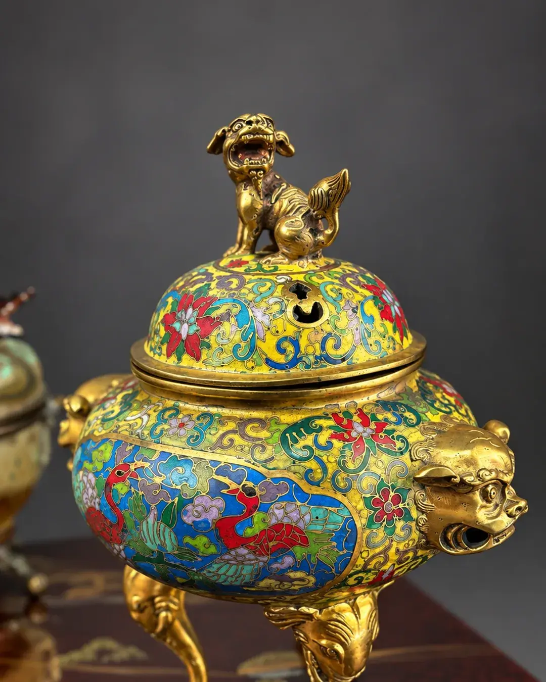 Uzakdogu Qianlong Damgalı Cloisonné (Mine) Sanatlı & Pirinç/Bronz "Foo Dog" Figürlü Tütsülük (Incense Burner / Censer)
